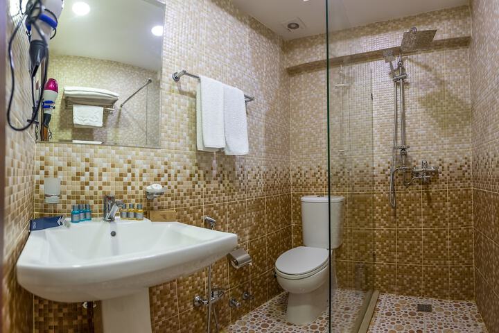 Room 27 of 32