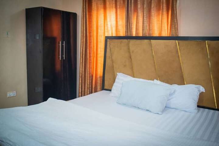 Room 2 of 11