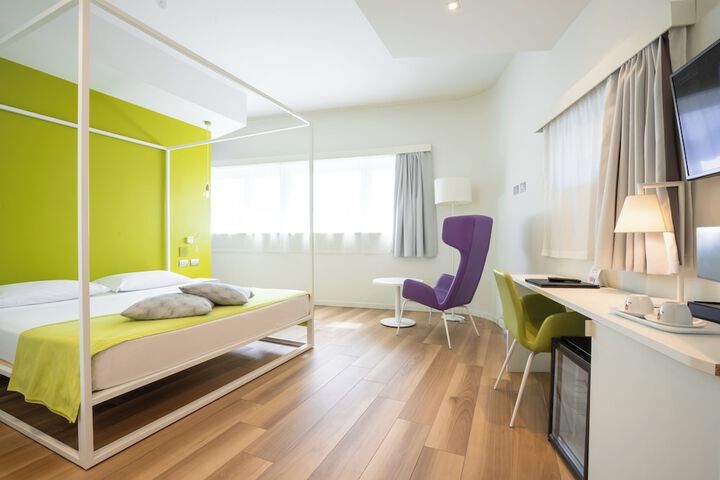 Room 25 of 59