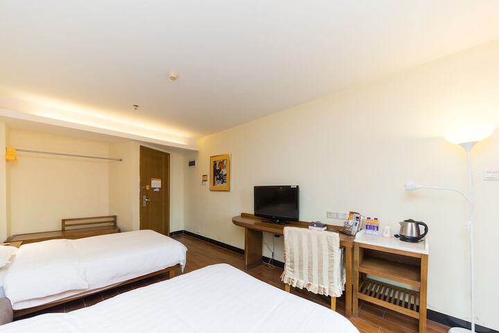 Room 10 of 22