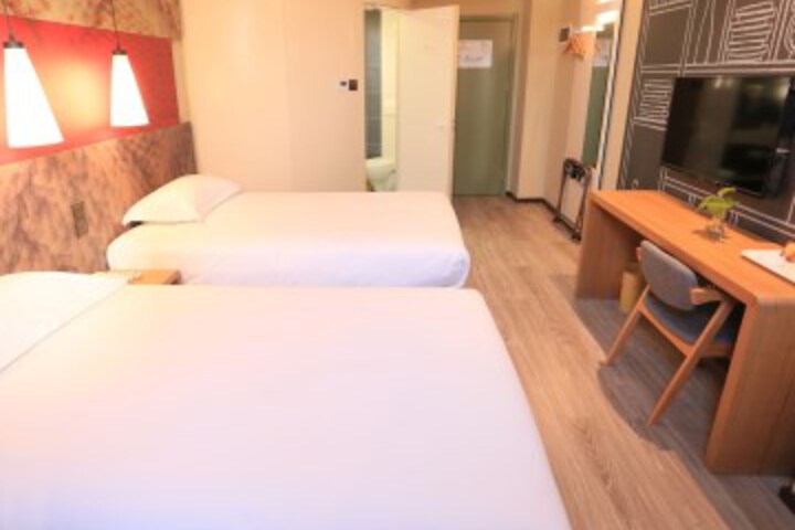 Room 21 of 50