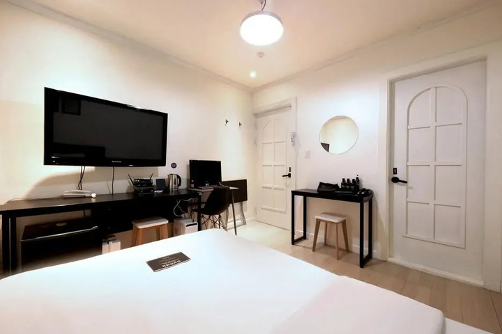 Room 4 of 15