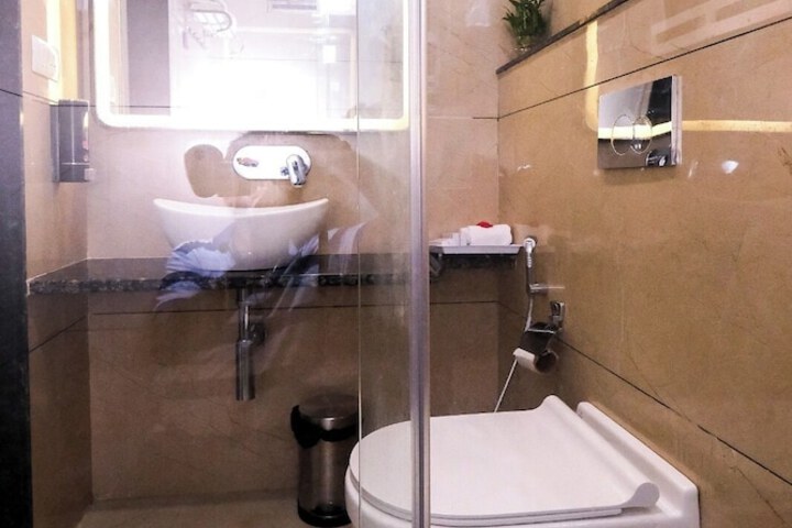 Room 6 of 7