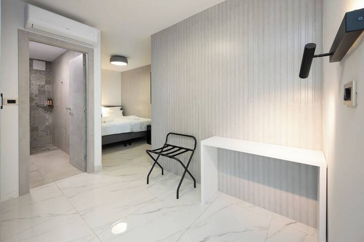 Room 14 of 169