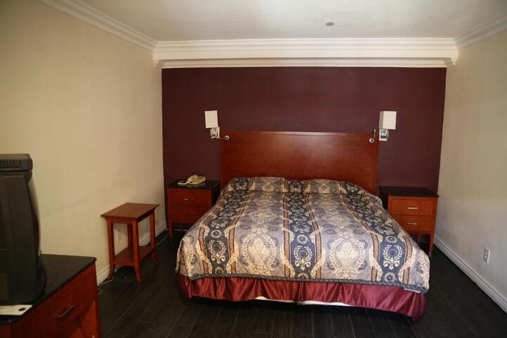 Standard | King Bed (1 of 3)