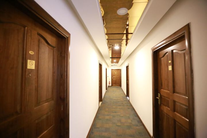 Ballroom/Hall 76 of 86