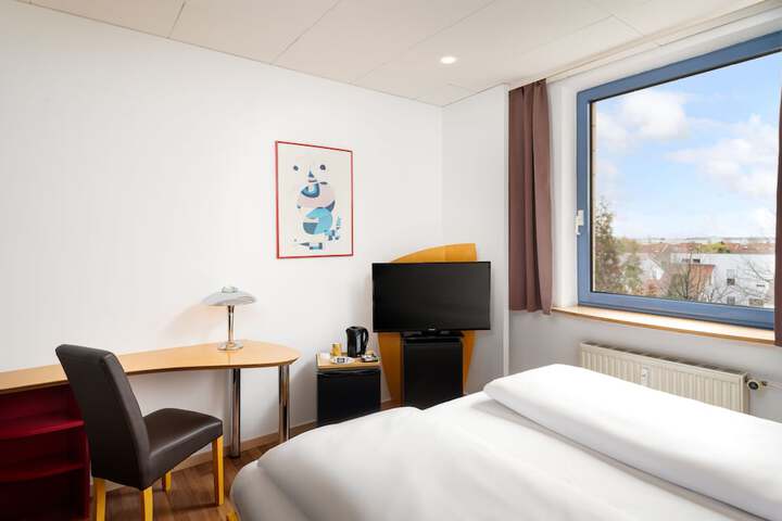 Room 10 of 24