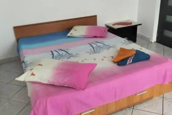 Room 2 of 5