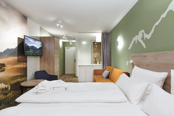 Room 6 of 43