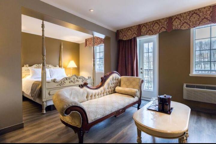 1 Queen Bed Accessible (14 of 27)
