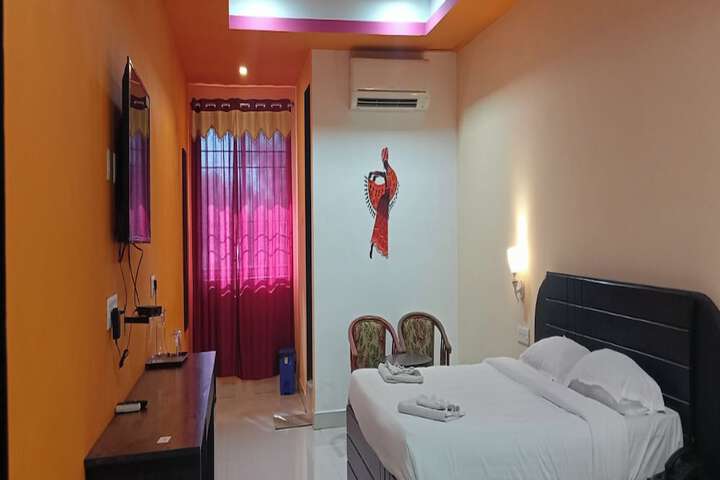 Room 6 of 17