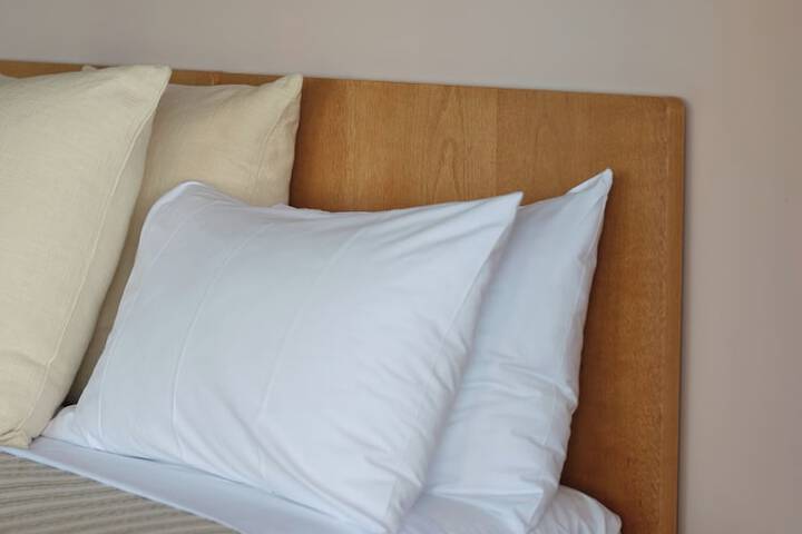 Room 8 of 98