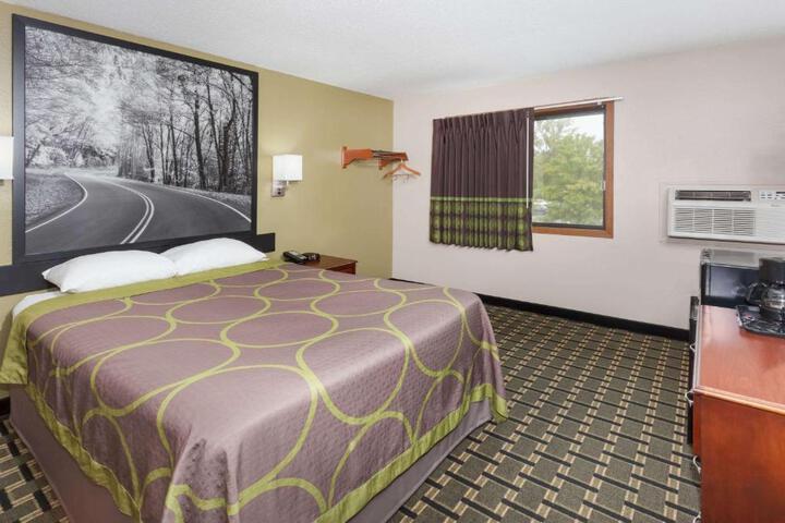 2 Queen Beds First Floor (16 of 17)
