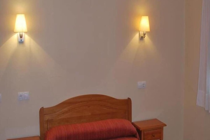 Room 3 of 34