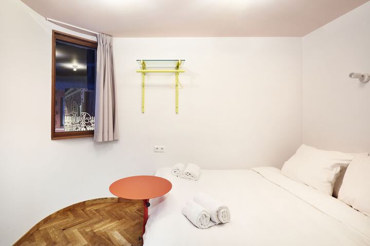 Room 40 of 143