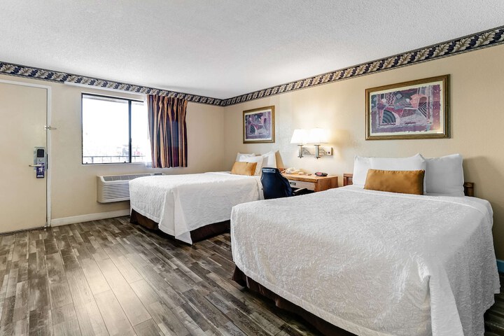 2 Double Beds (5 of 15)