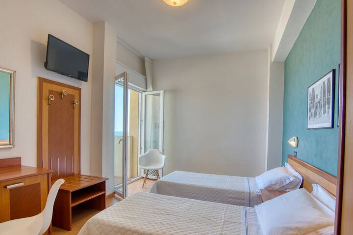 Room 3 of 111