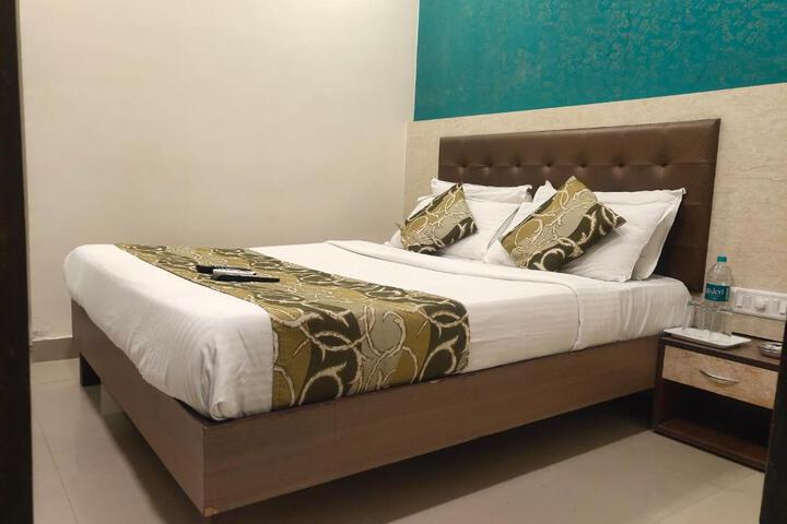 Hotel Golden Nest Popular Residency