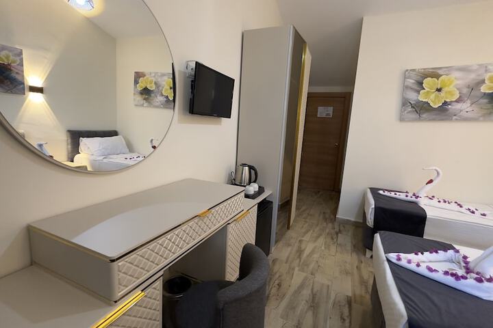 Room 5 of 27