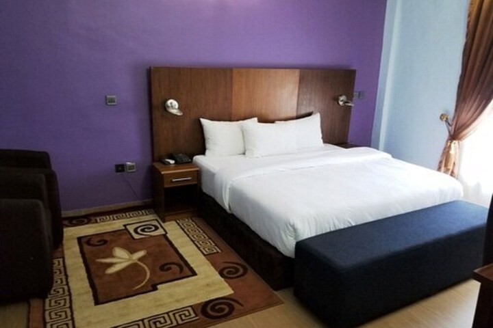 Room 18 of 38