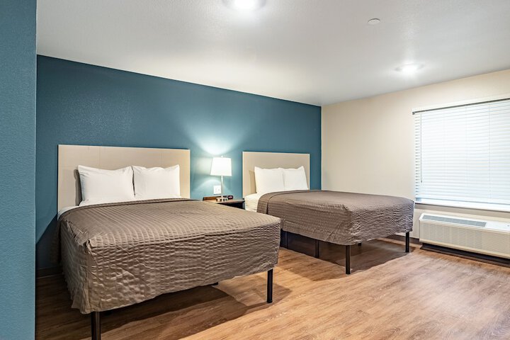 1 Queen Bed (16 of 19)
