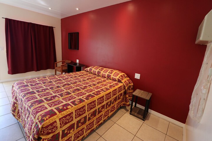 Room 4 of 38