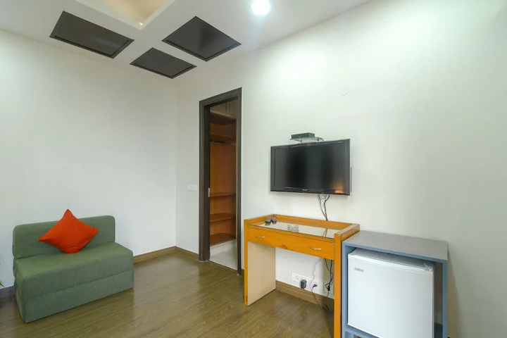 Room 4 of 20