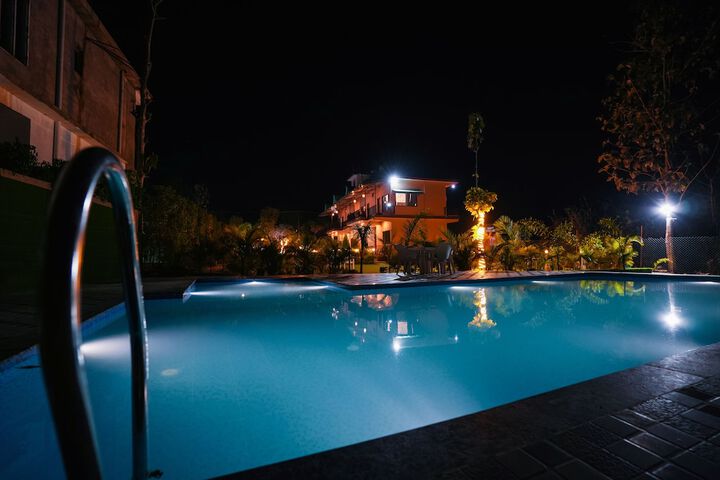 Pool 10 of 32