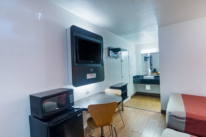 Room 27 of 49