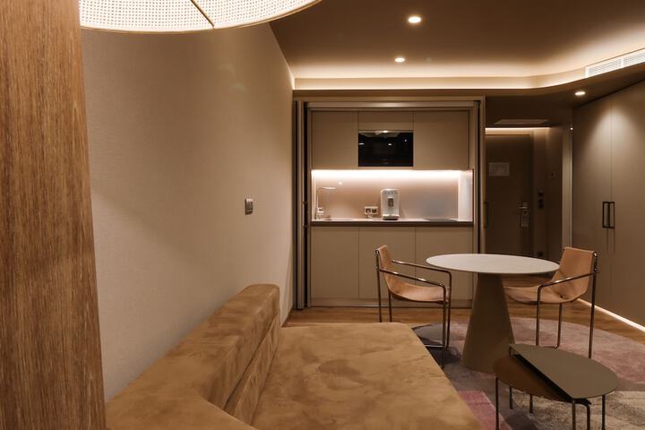 Room 3 of 99
