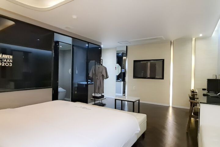 Room 59 of 89