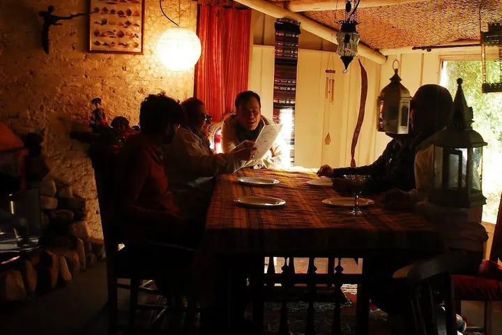 Dining 25 of 28