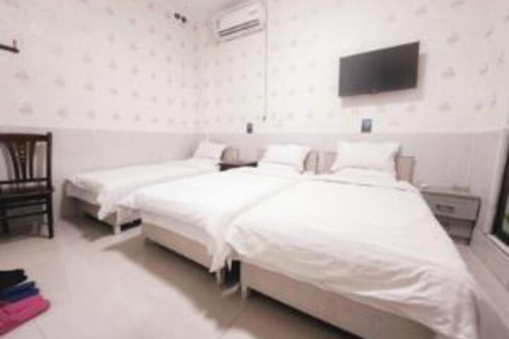 Room 3 of 5