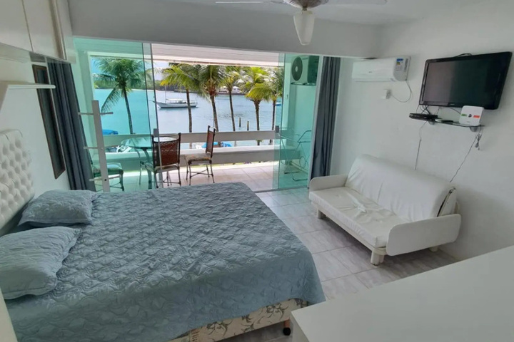 Room 4 of 16