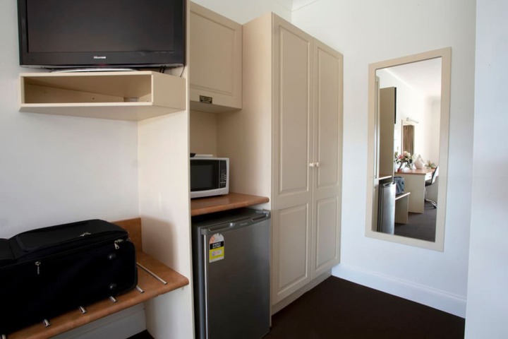 Room 6 of 48