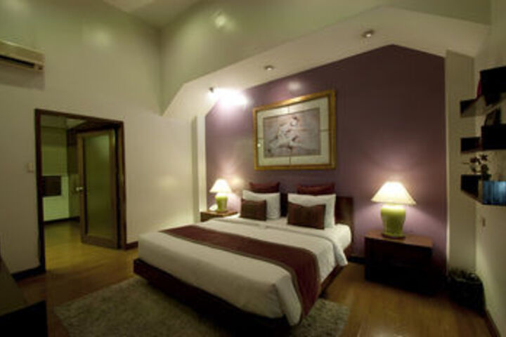 Room 33 of 73