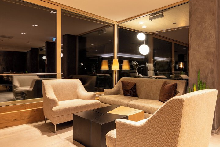 Entrance & Lobby