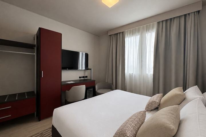 Room 14 of 27