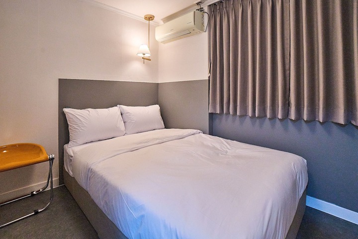 Room 3 of 26