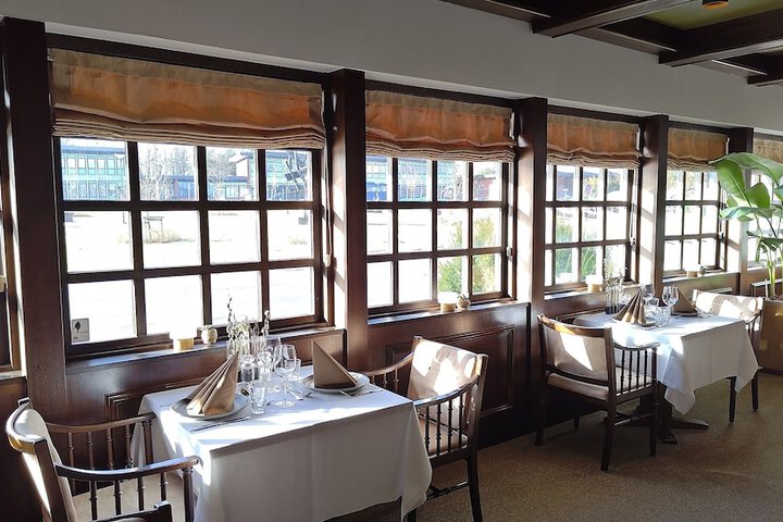 Dining 18 of 27