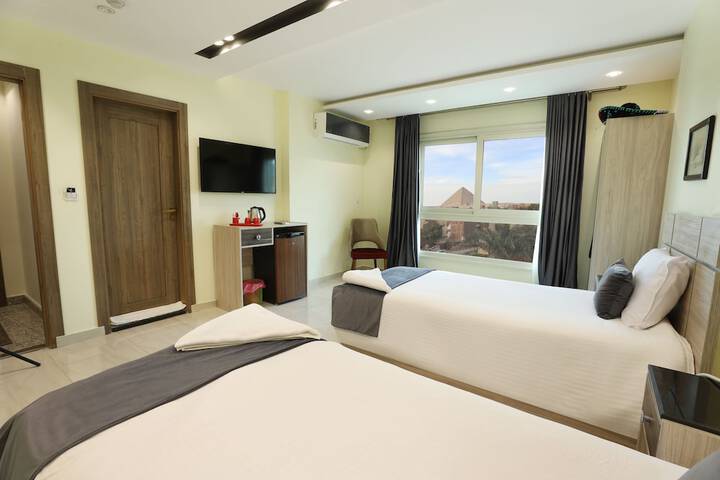 Room 8 of 16