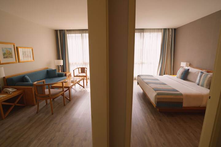 Room 50 of 99