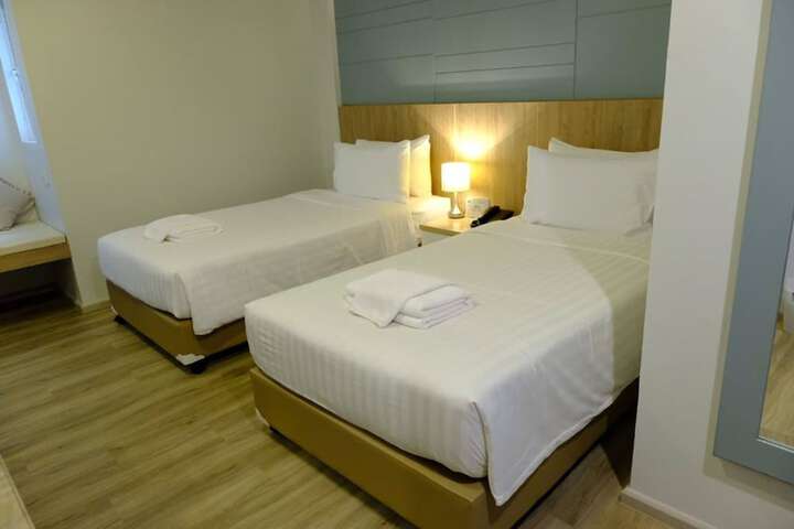 Room 6 of 18