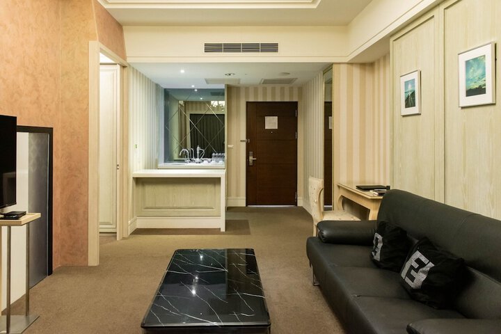 Room 11 of 47