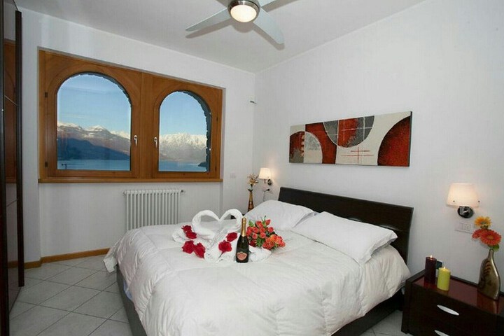 Room 3 of 27
