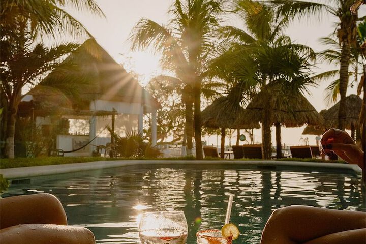 Hotel Pool