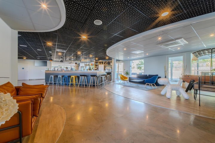 Entrance & Lobby