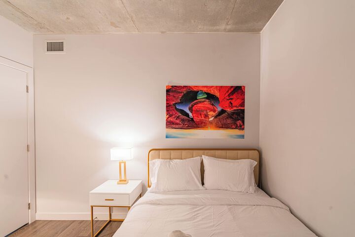 Room 5 of 92