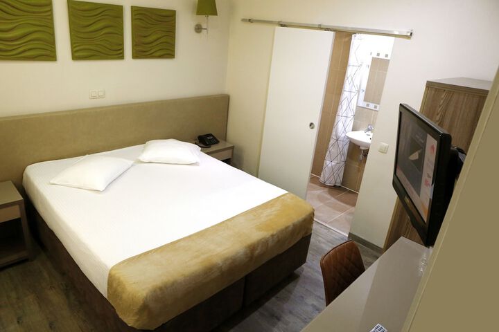 Room 14 of 67