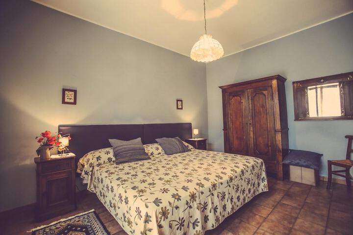 Room 3 of 27